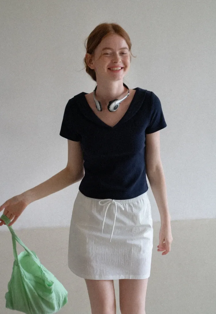 Women's V-Neck Cropped Top