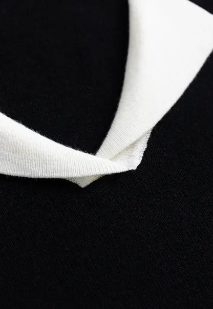 Elegant V-Neck Knit Top with Contrast Lapel Collar