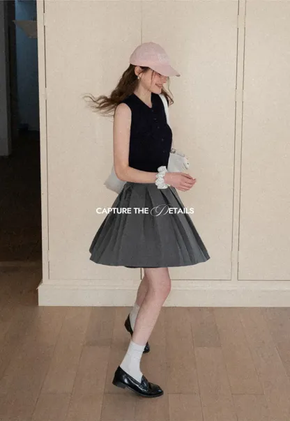 Pleated skirt with front bow detail