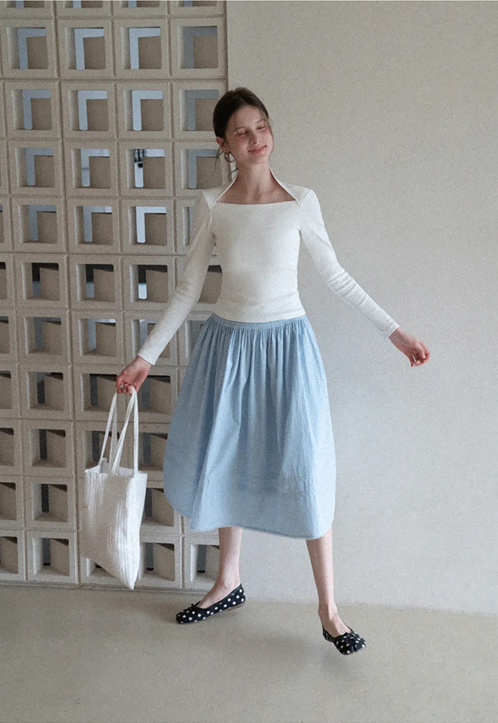 Lightweight pleated midi skirt with elastic waist