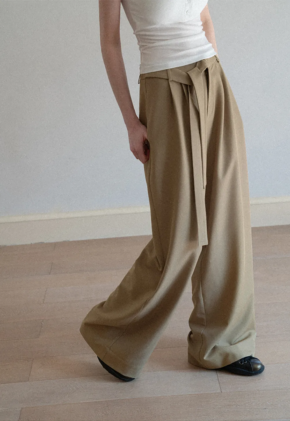 Wide leg casual pants with waist tie