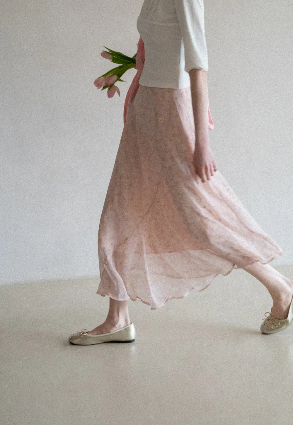 Flowy floral print midi skirt with layered hem