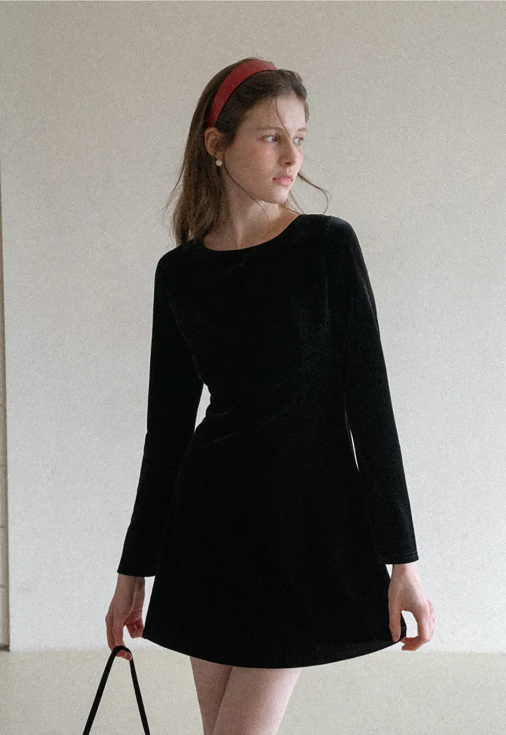 Elegant Velvet Mini Dress with Flared Sleeves