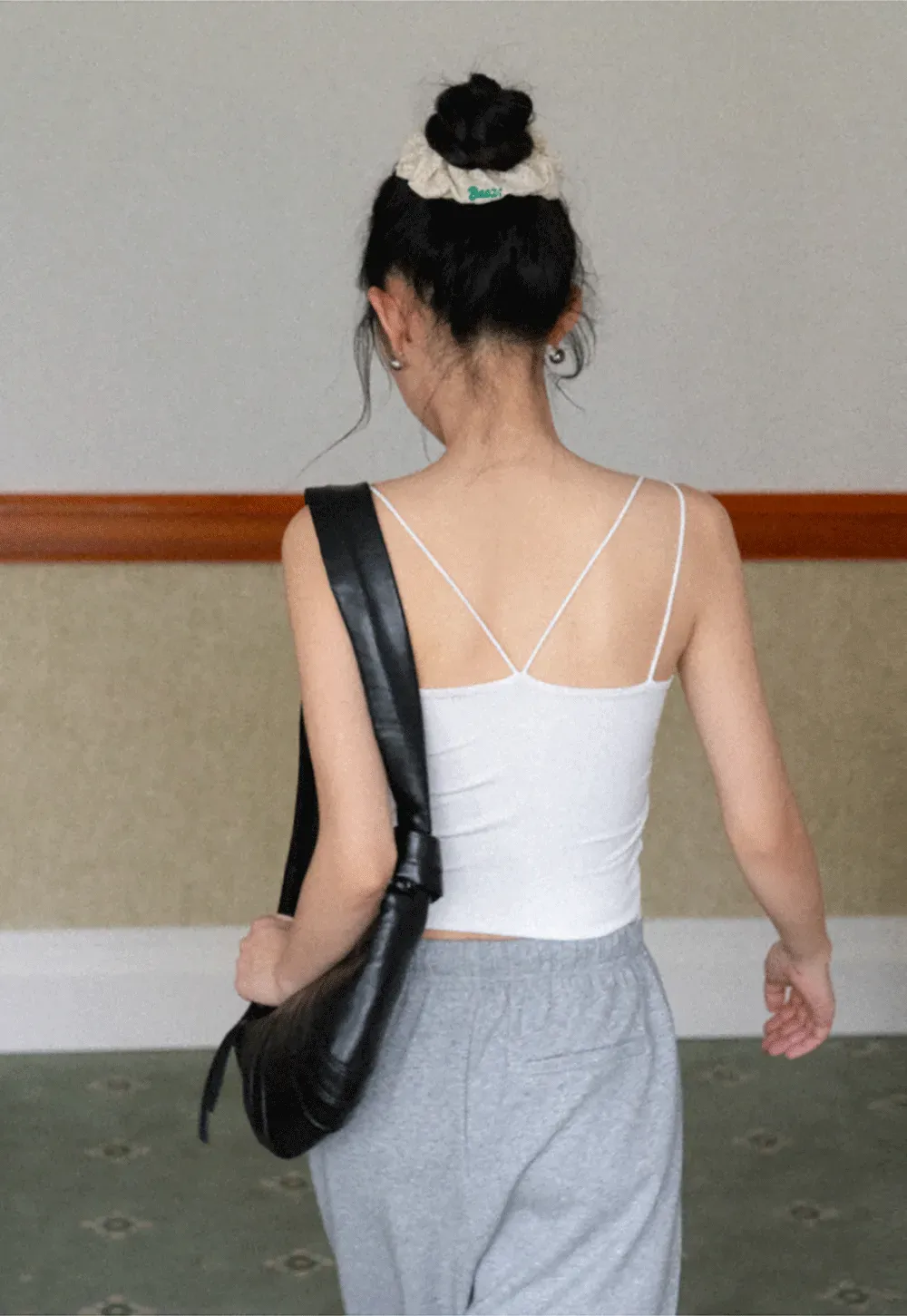 Thin strap scoop neck fitted tank top