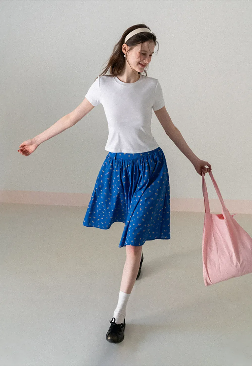 A-line skirt with floral print and elastic waist