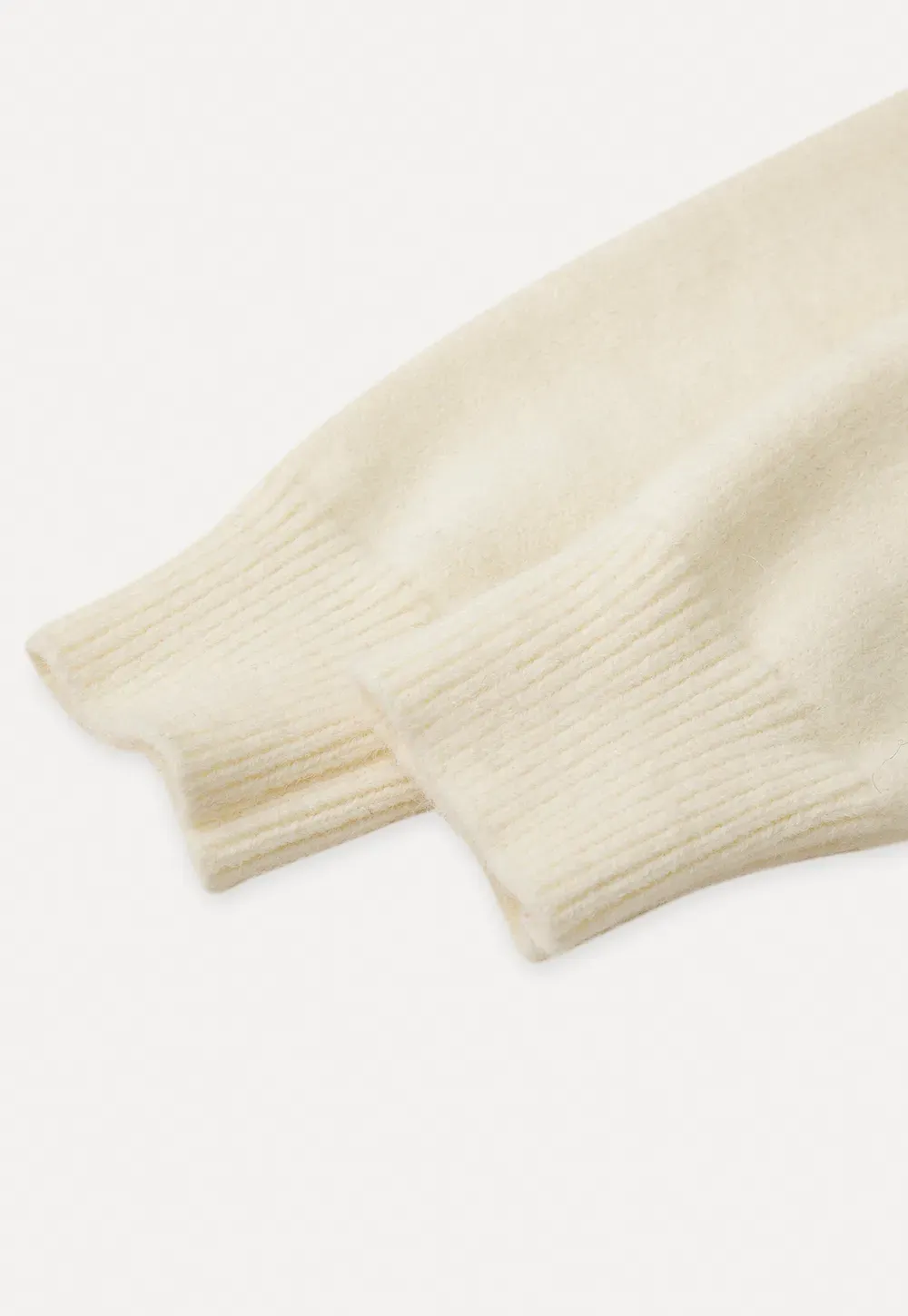 Elegant Cable Knit Cardigan with Bow Detail