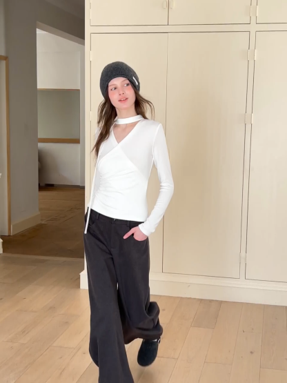 V neck long sleeve top with choker design