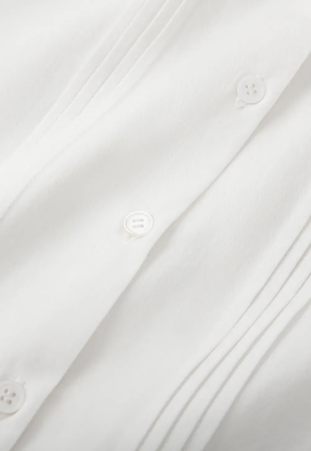 Elegant Blouse with Ruffled Collar and Pintuck Detail