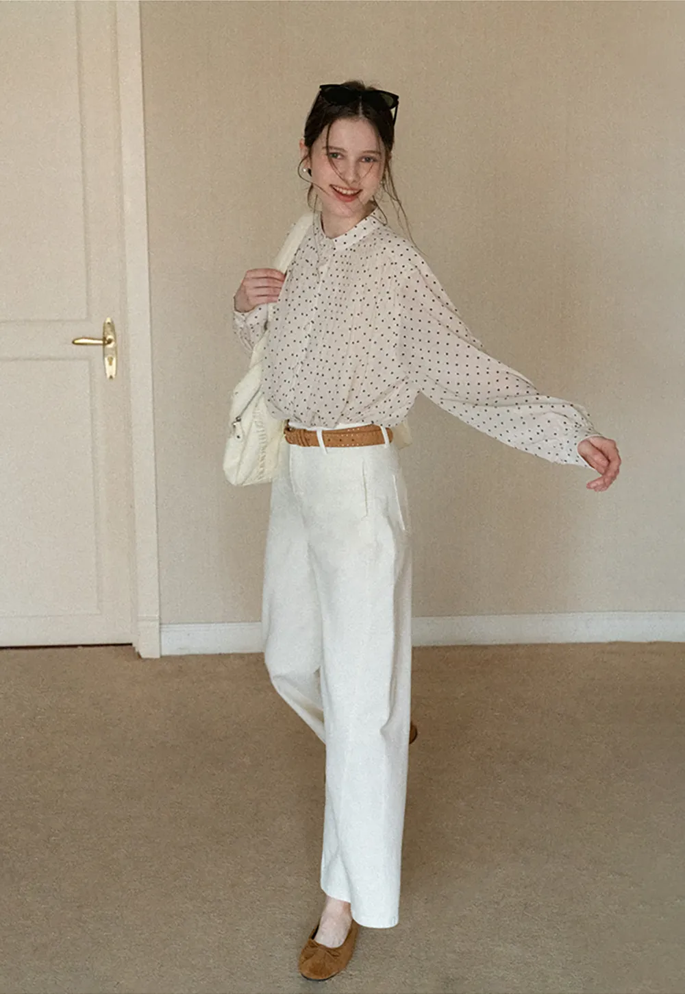 Elegant Blouse with Delicate Dot Pattern and Puffed Sleeves