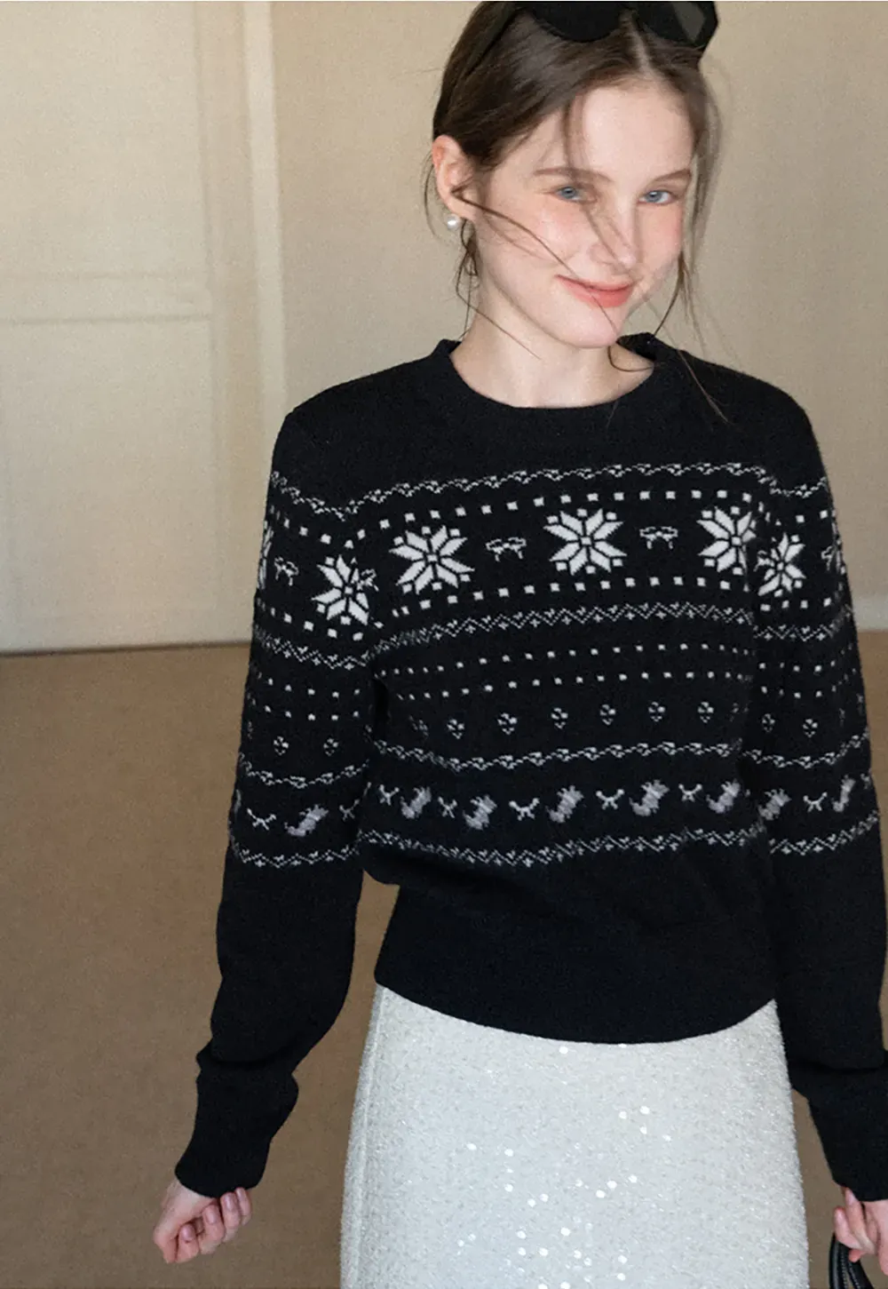 Winter Snowflake Knit Sweater with Round Neck Design