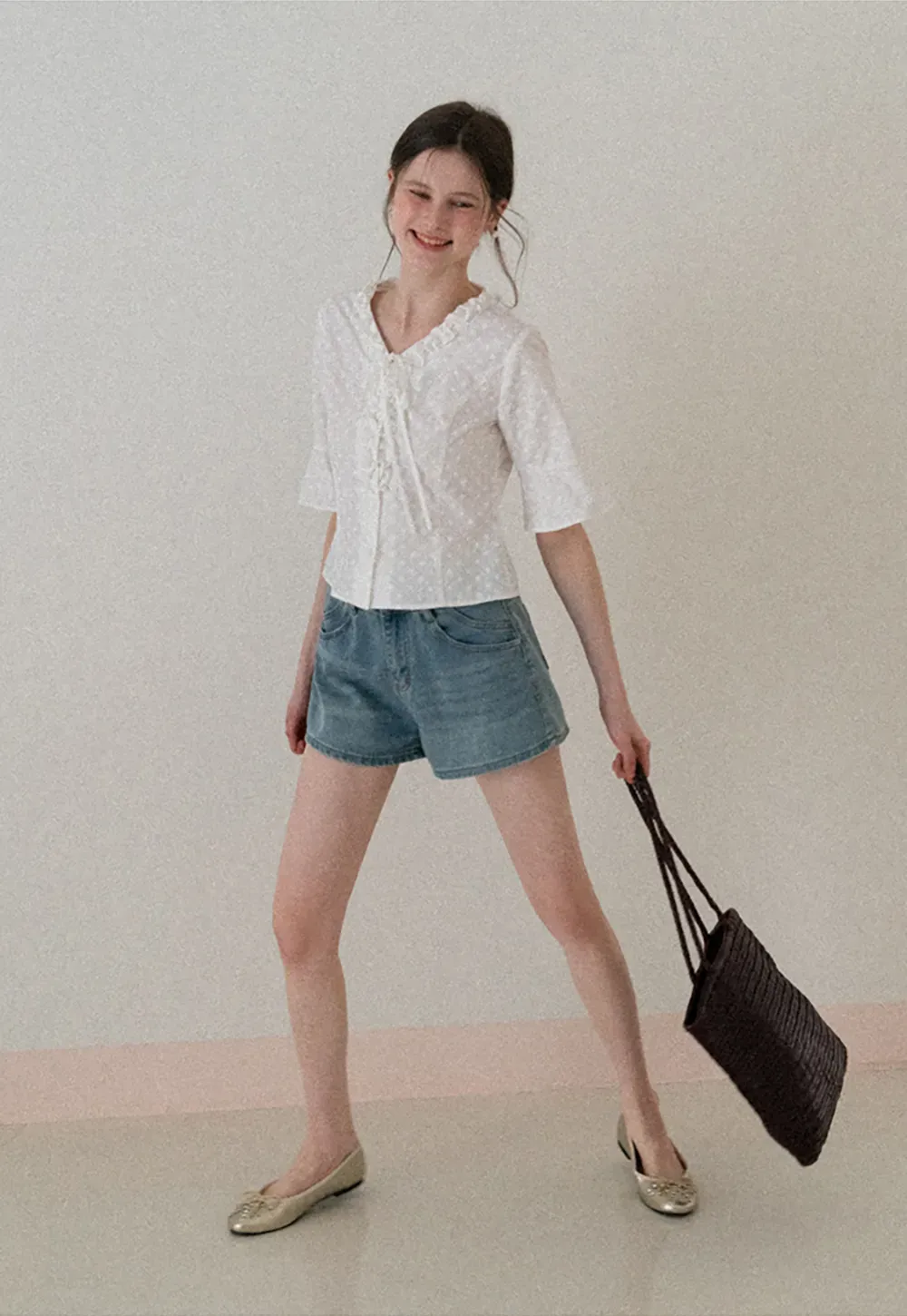 High waist denim shorts with belt loop and front pockets