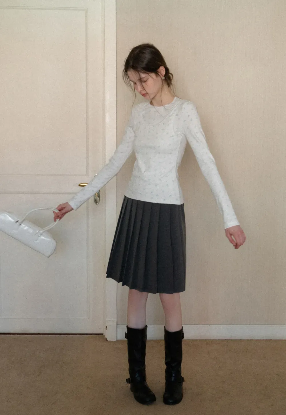 Elegant pleated midi skirt with high waist design