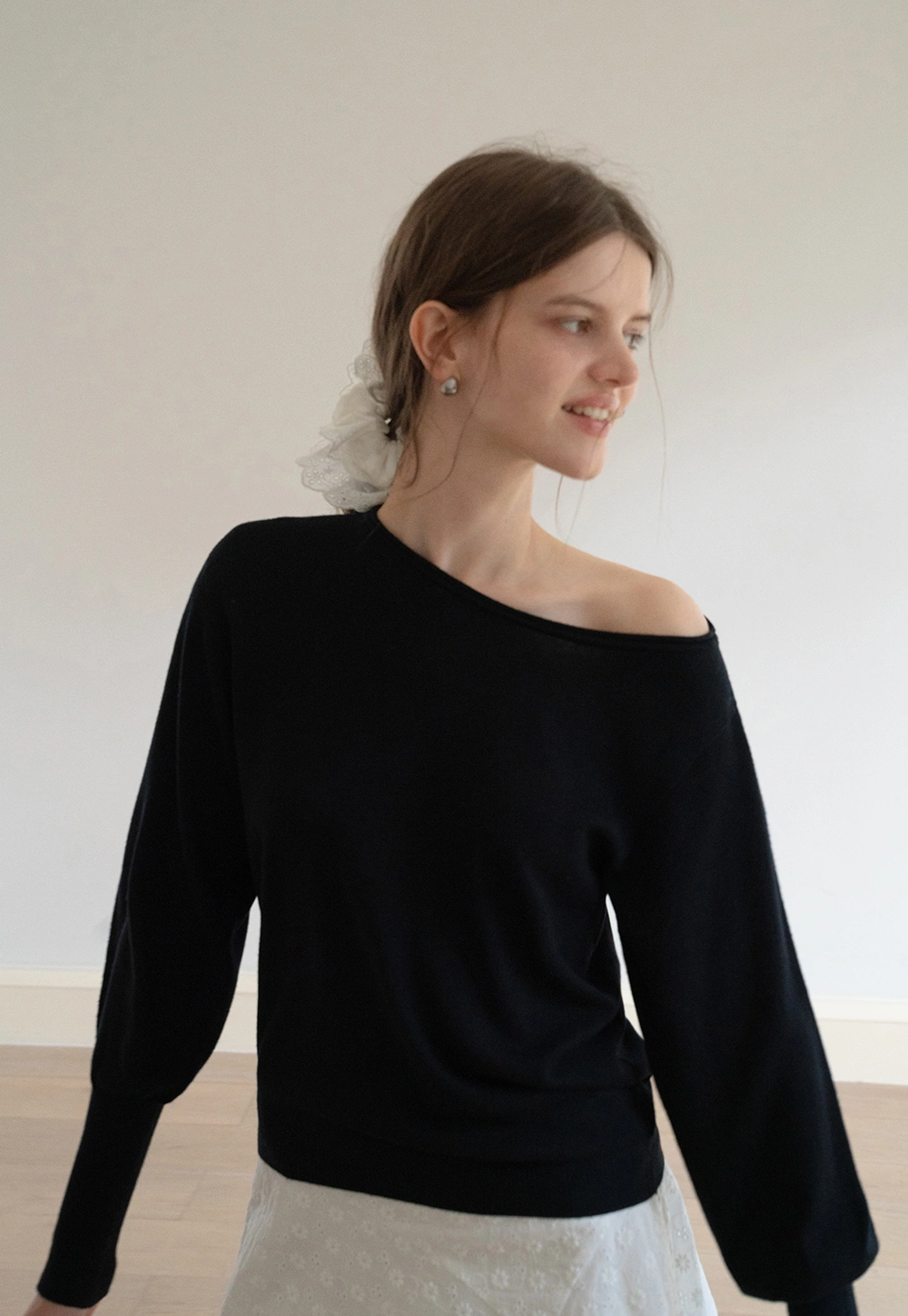 Women's One-Shoulder Long Sleeve Knit Top