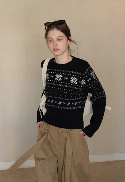 Winter Snowflake Knit Sweater with Round Neck Design