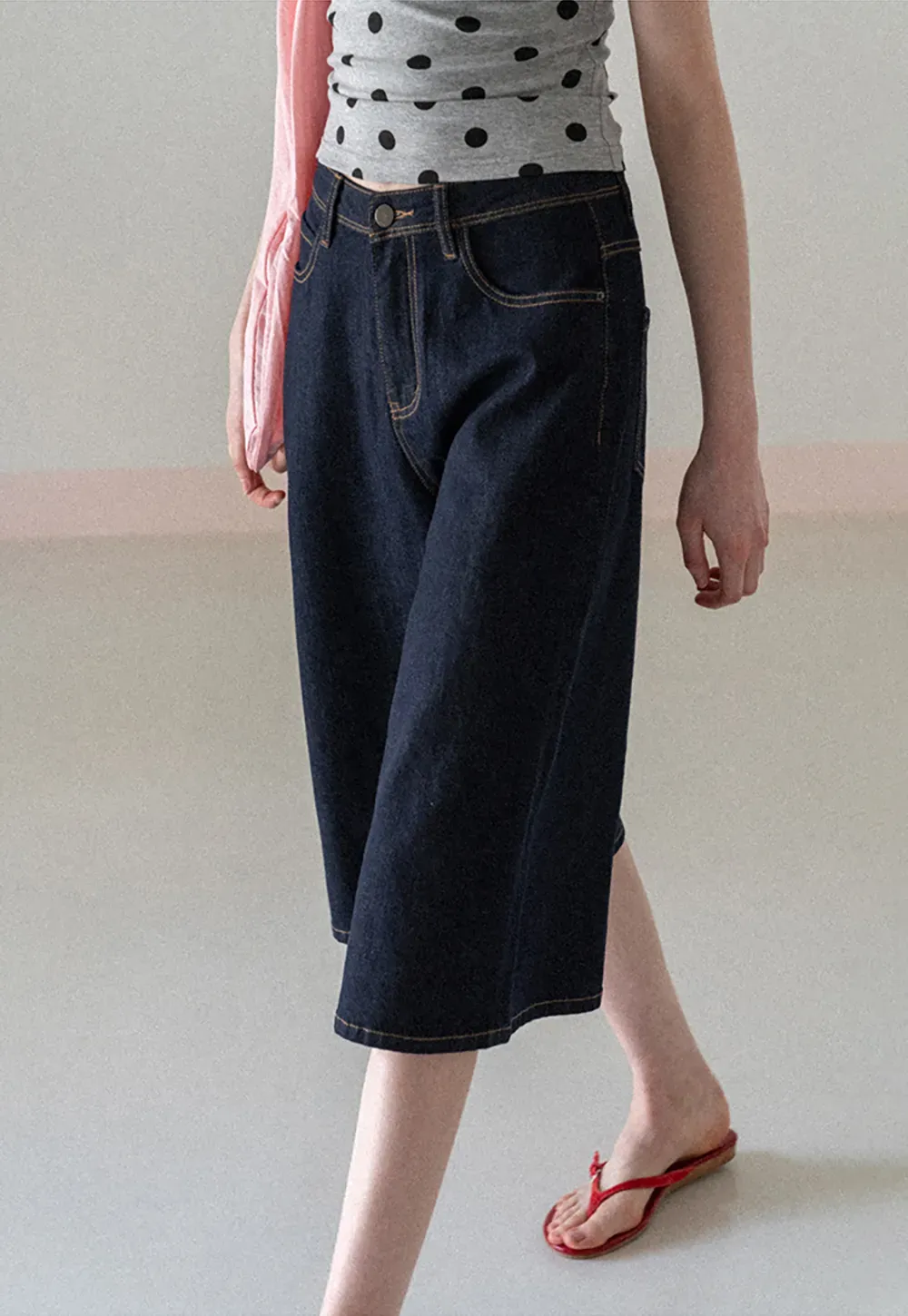 Wide leg cropped denim pants with contrast stitching