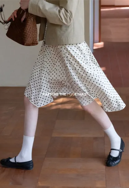 Polka dot asymmetrical hem skirt with pleats