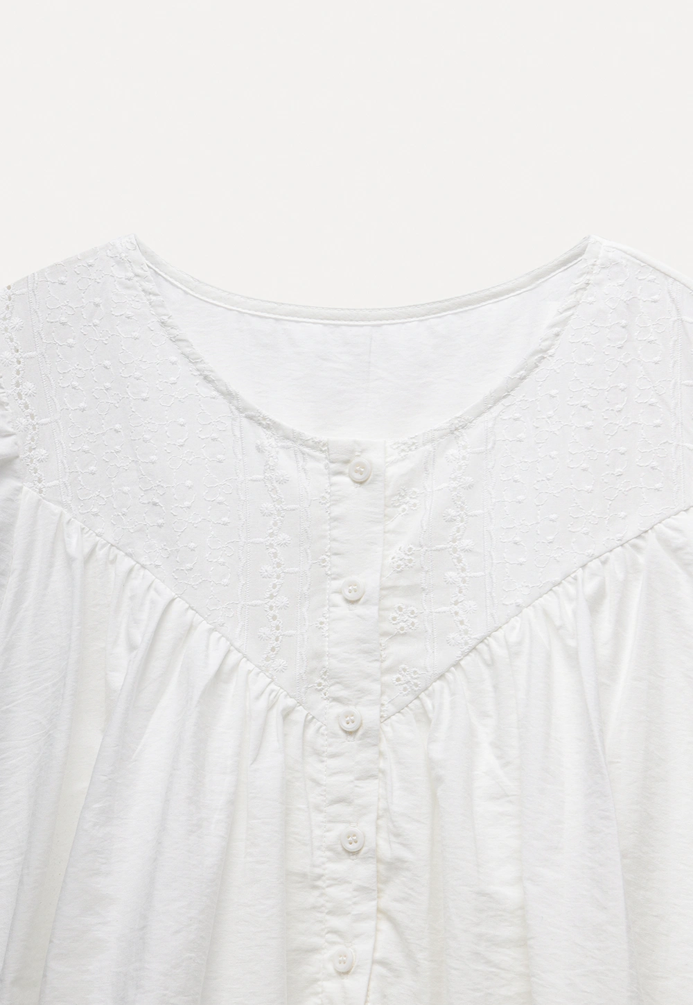 Women’s White Embroidered Button-Front Puff Sleeve Blouse