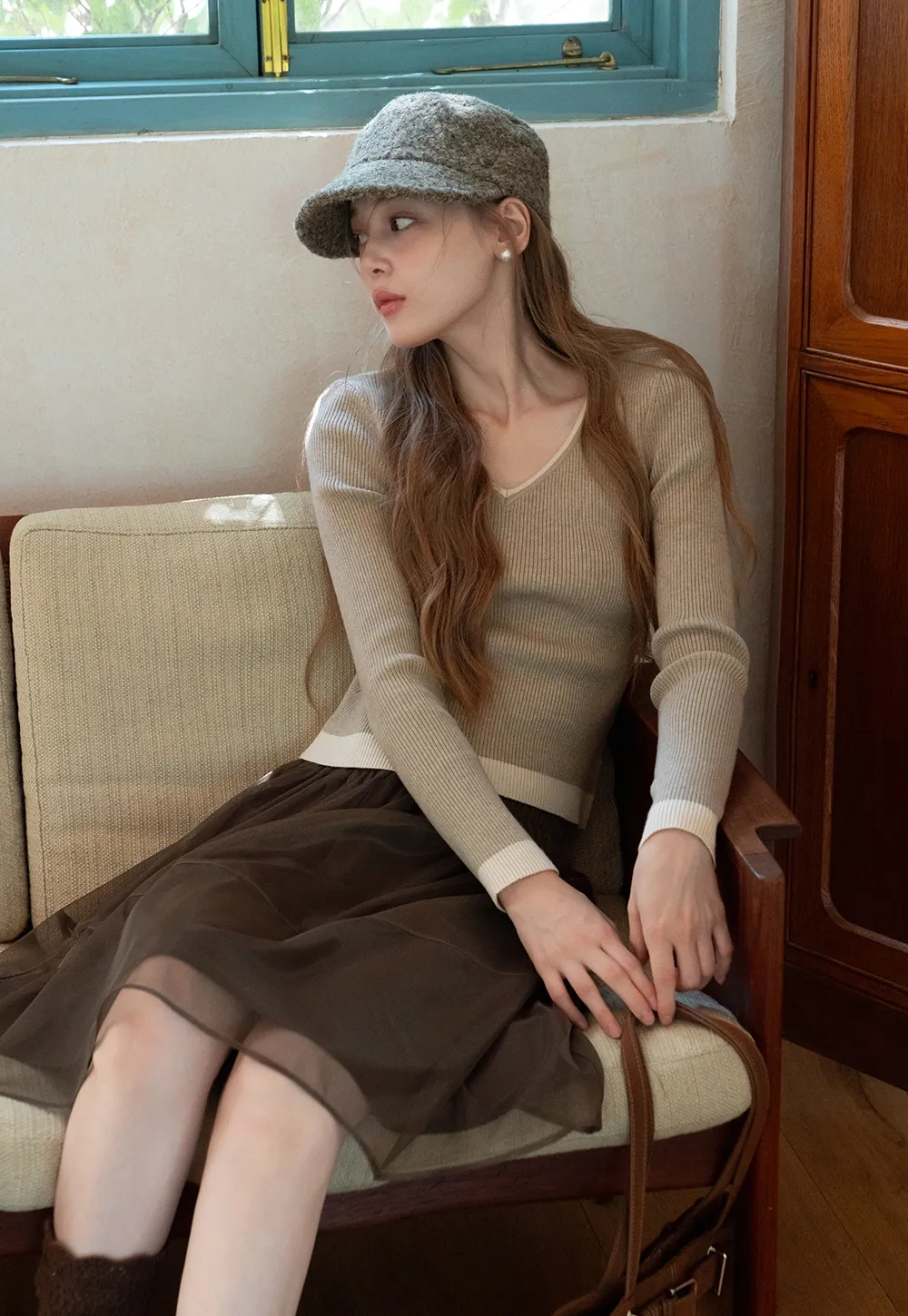 Womens V Neck Contrast Trim Knit Long Sleeve Top