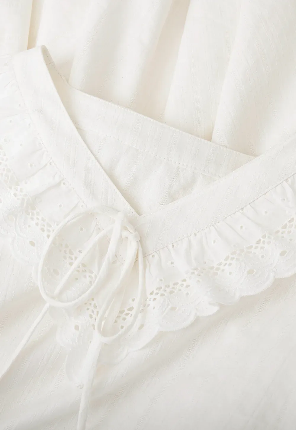 Long sleeve dress with lace collar and tie front