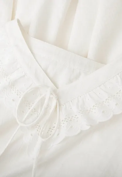 Long sleeve dress with lace collar and tie front