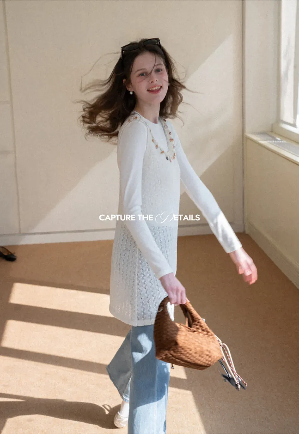 flared high waist jeans with back pocket design