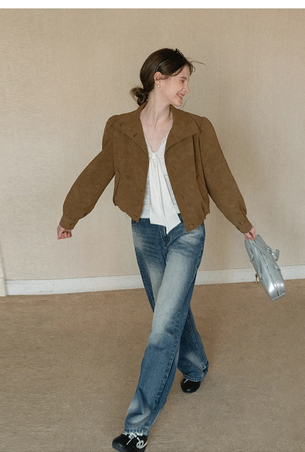 Wide leg high waist denim jeans with faded wash design