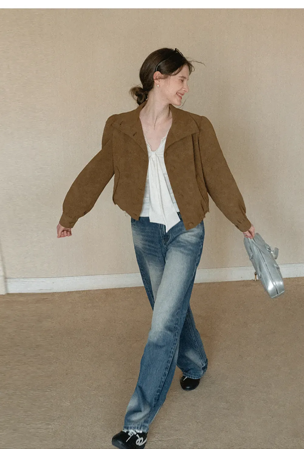 Wide leg high waist denim jeans with faded wash design