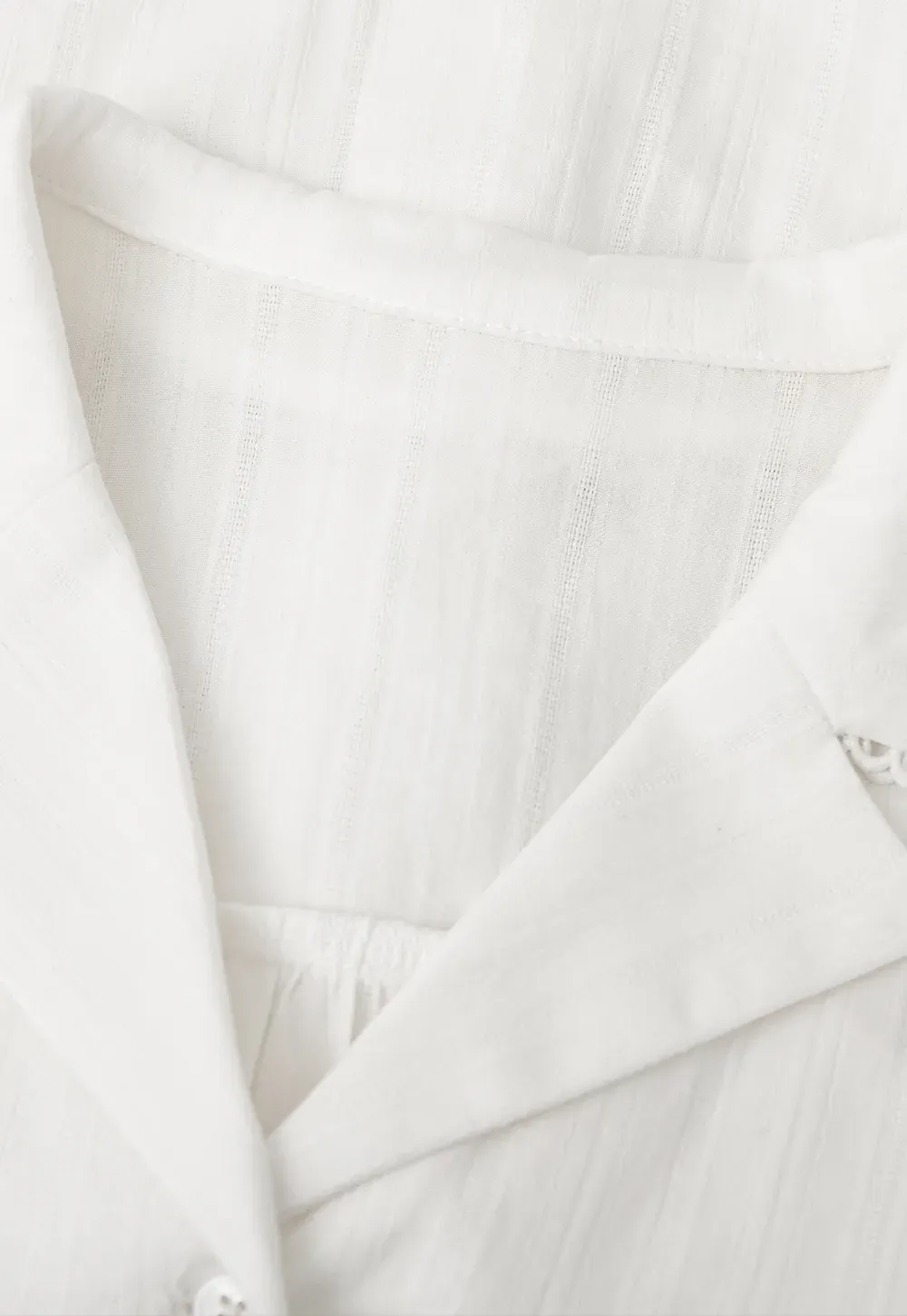 Short Sleeve Shirt with Collar and Button Front