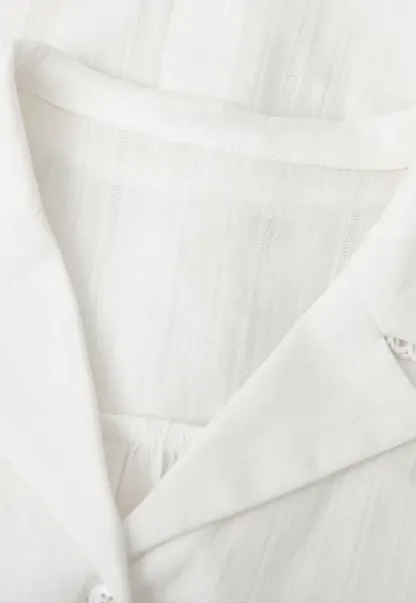 Short Sleeve Shirt with Collar and Button Front