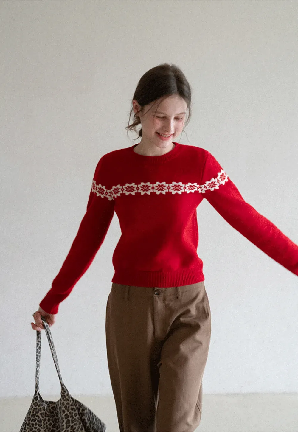 Round Neck Sweater with Snowflake Pattern Design