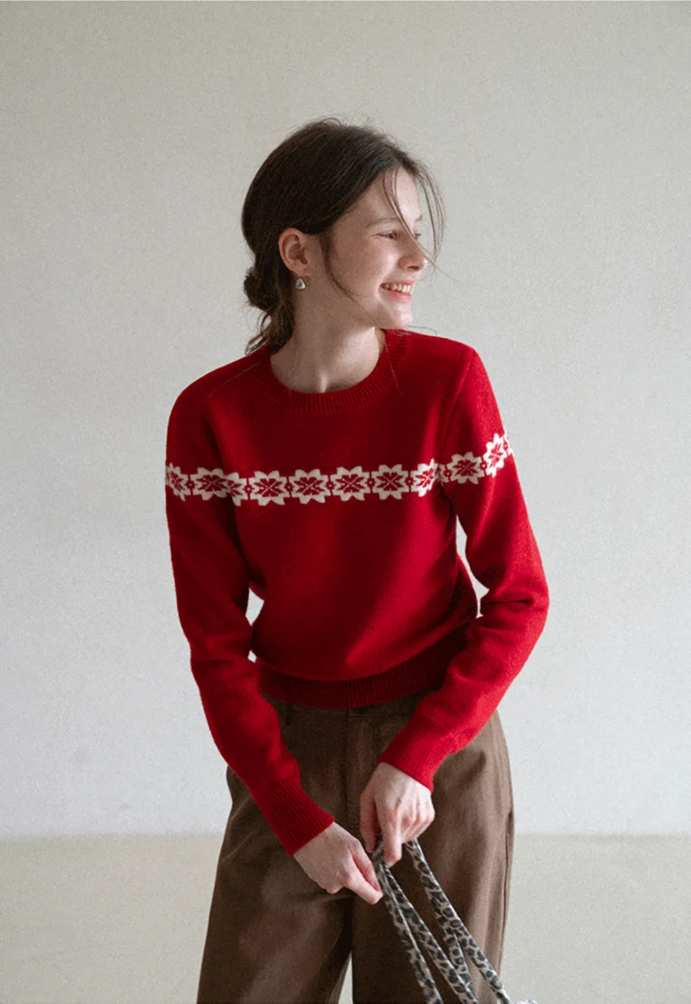 Round Neck Sweater with Snowflake Pattern Design