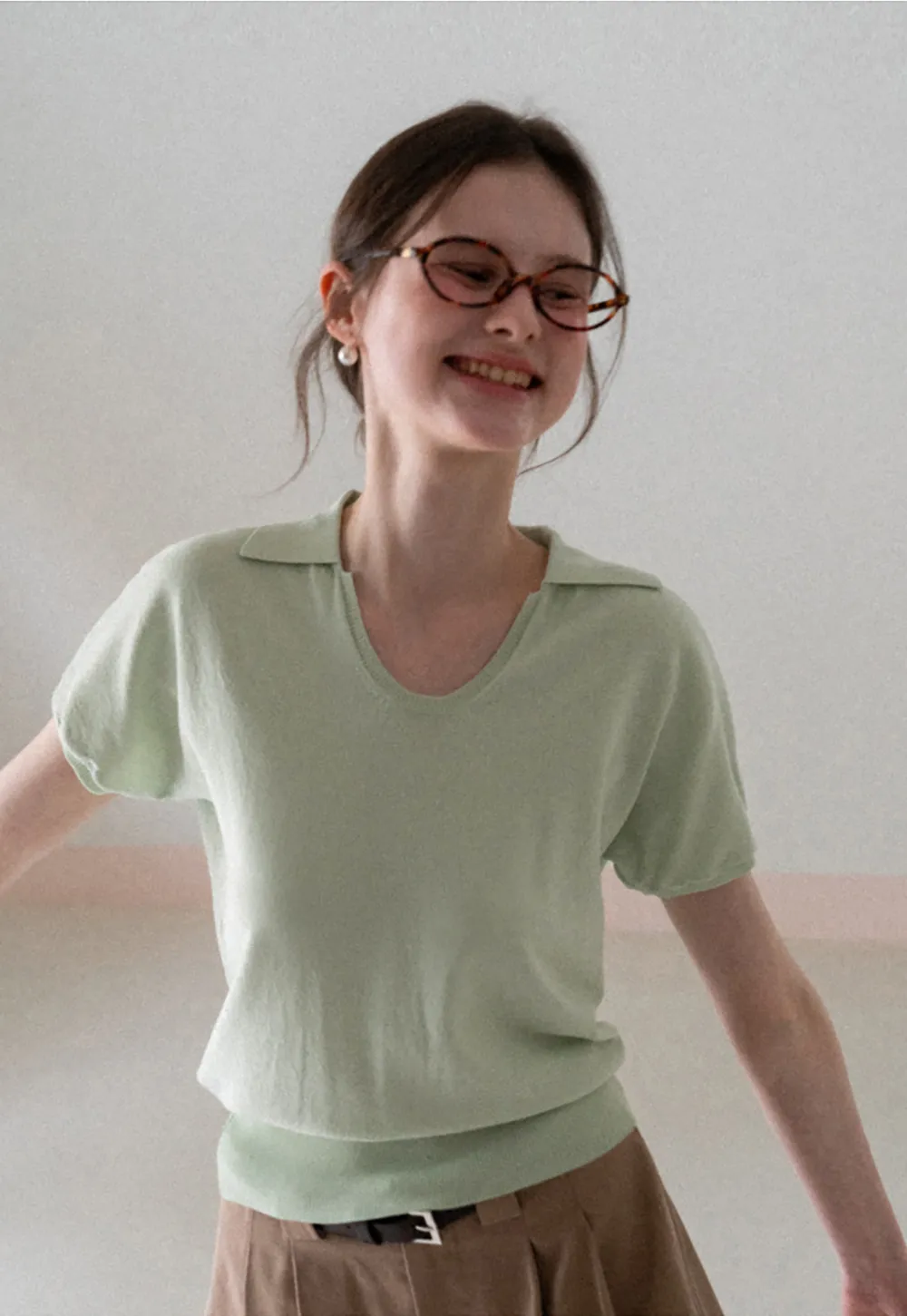 V Neck Short Sleeve Knit Sweater with Collar