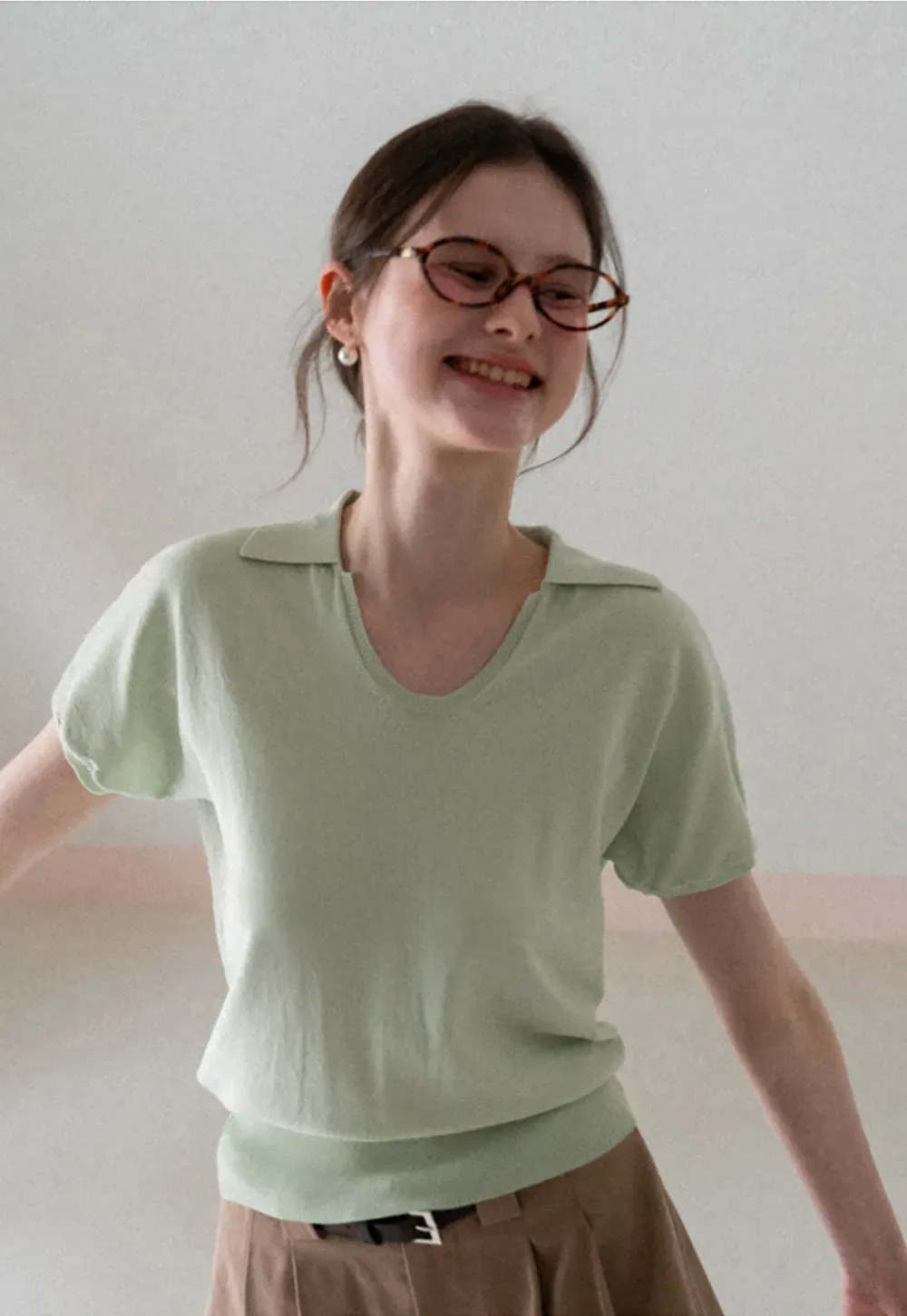 V Neck Short Sleeve Knit Sweater with Collar