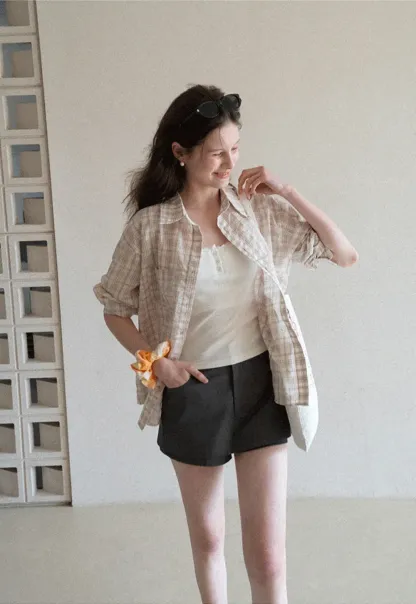 High waist tailored shorts with lace trim