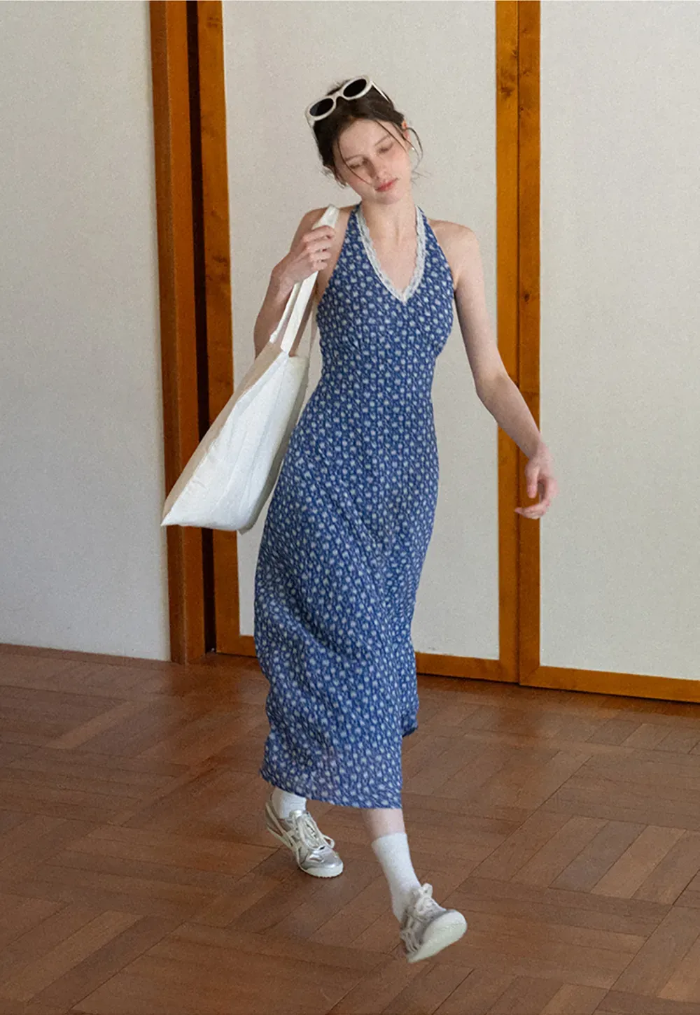 Halter neck dress with floral print and lace trim