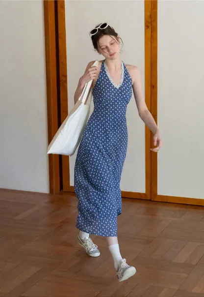 Halter neck dress with floral print and lace trim