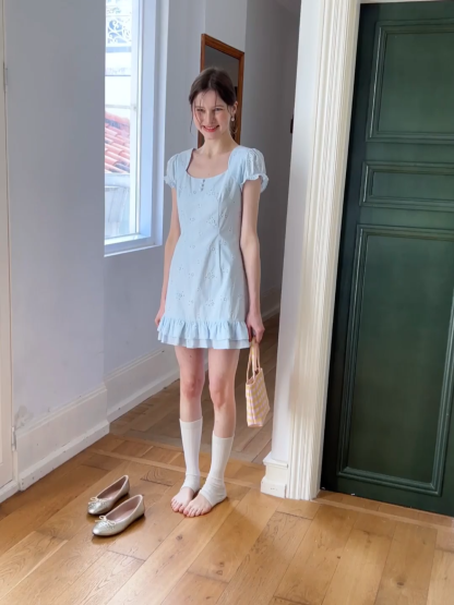 Eyelet dress with puff sleeves and ruffled hem