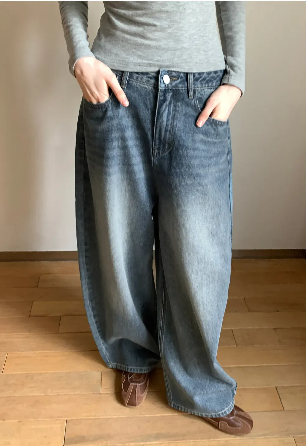 wide leg denim jeans with high waist design