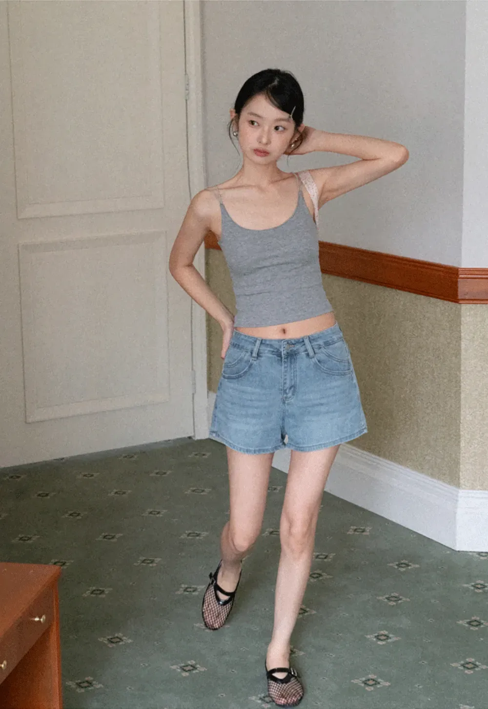 Thin strap scoop neck fitted tank top