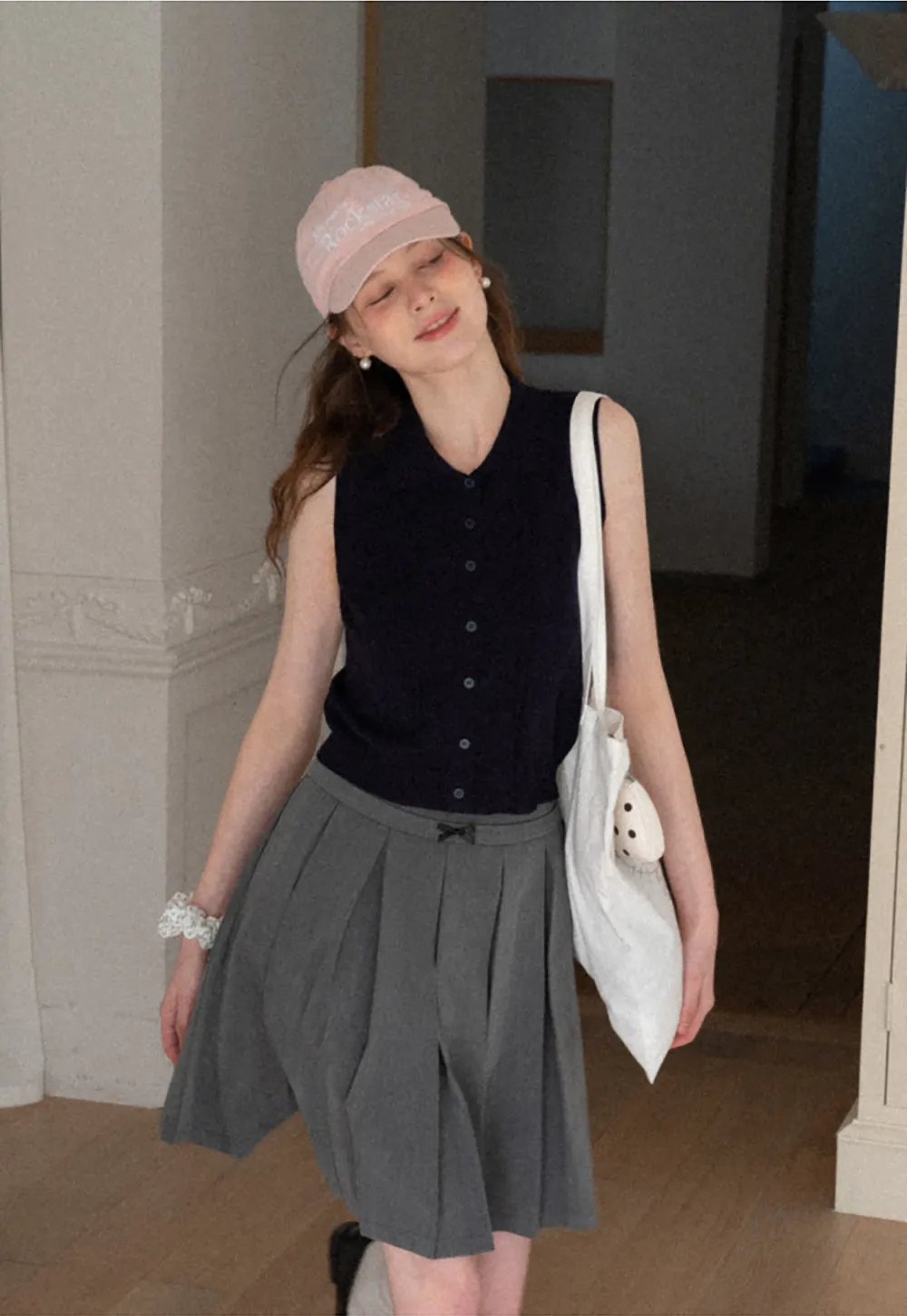 Sleeveless Knit Top with Collar and Buttons