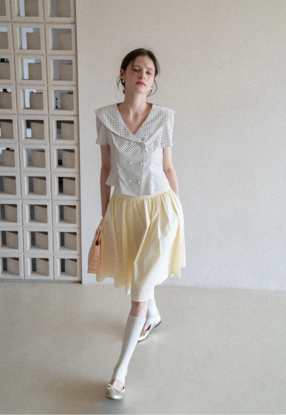 Polka dot short sleeve shirt with collar and buttons