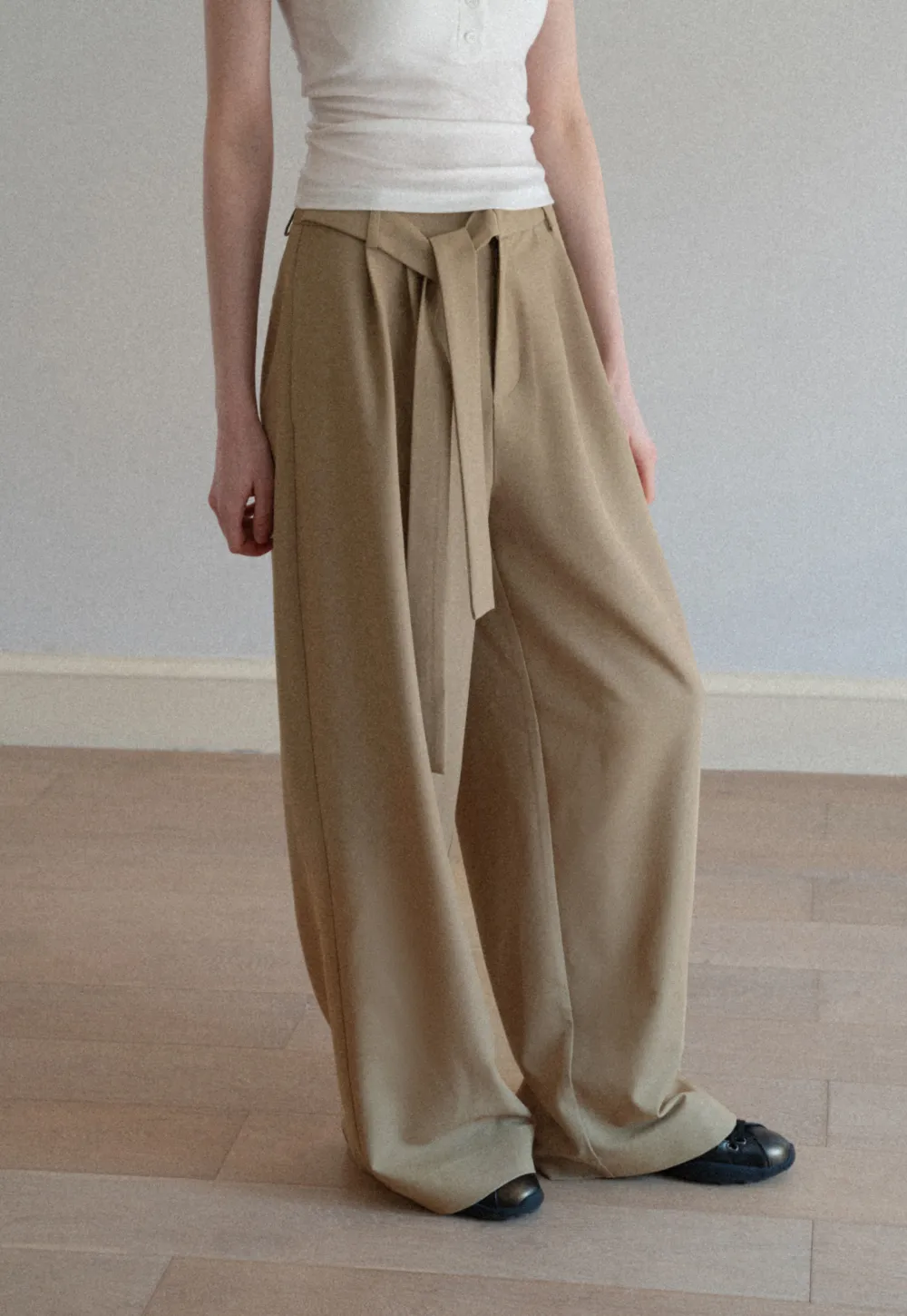 Wide leg casual pants with waist tie