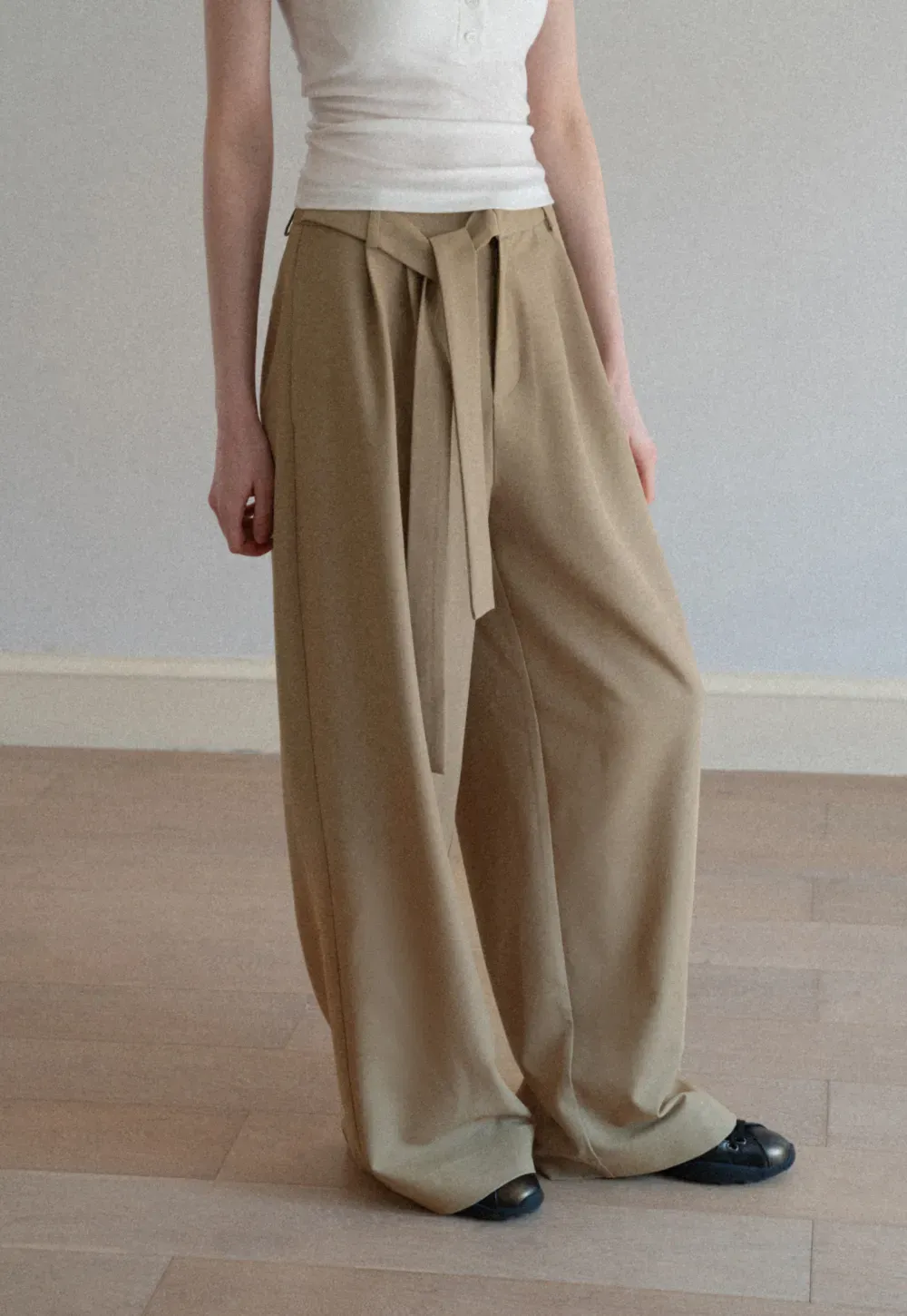 Wide leg casual pants with waist tie