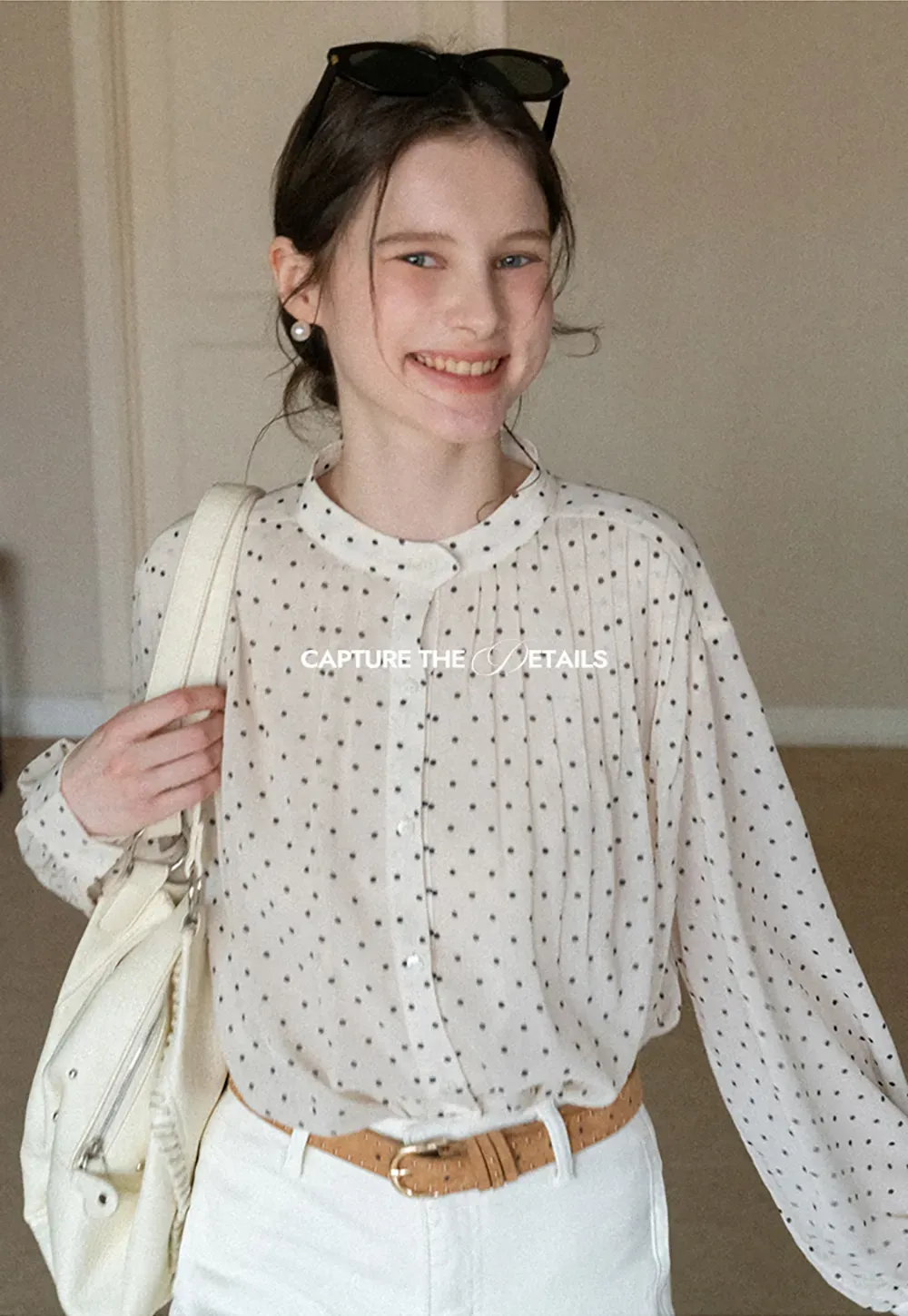 Elegant Blouse with Delicate Dot Pattern and Puffed Sleeves