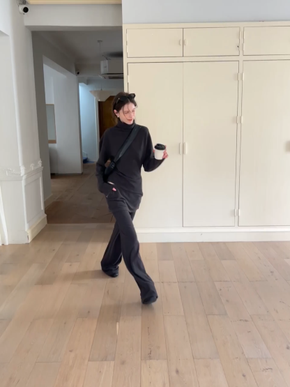 Elegant Two-Piece Turtleneck and Pants Set