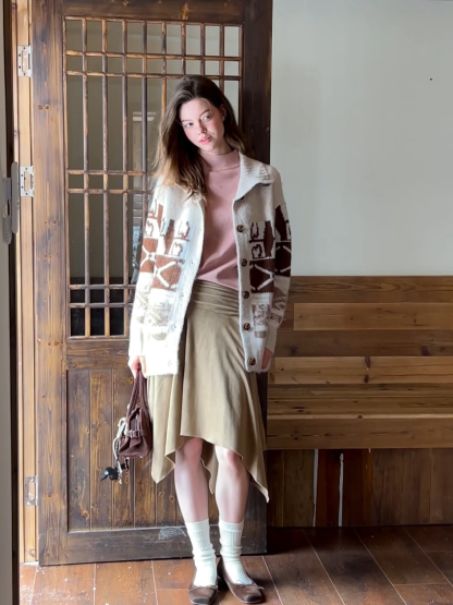 Vintage-Inspired Knit Cardigan with Geometric Design