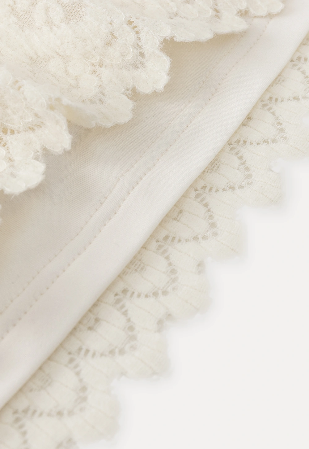 Elegant White Floral Lace Knit Long Sleeve Blouse