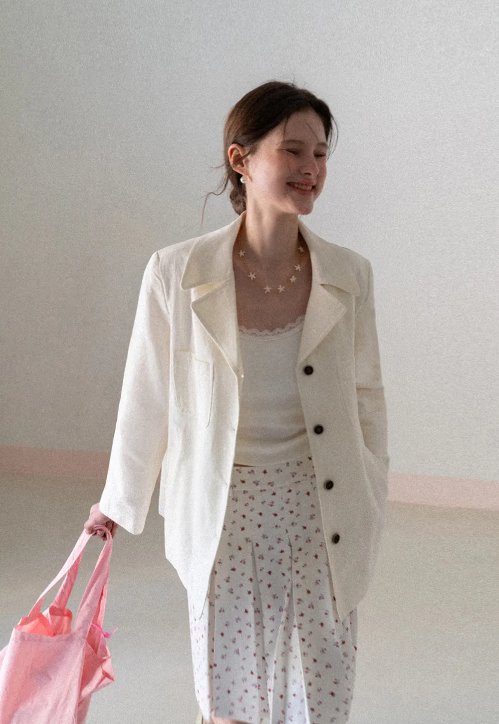 Short jacket with notched lapel and front buttons