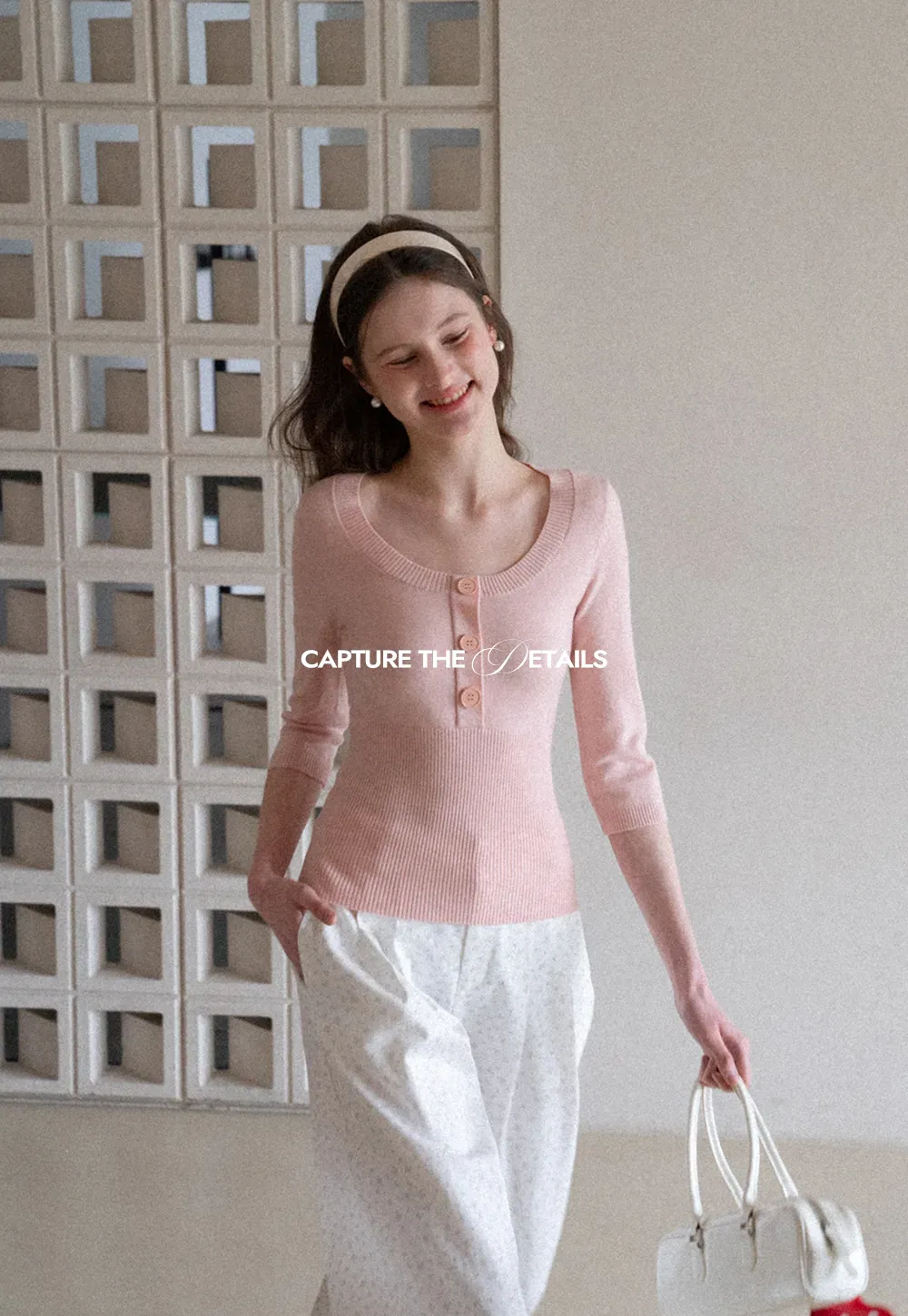 Woolen knit sweater with ribbed hem and cuffs