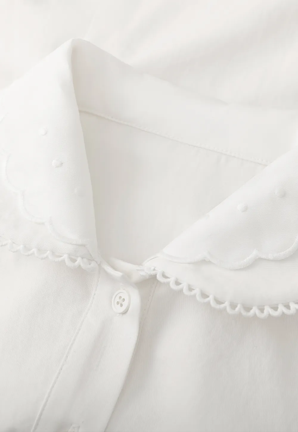 Elegant blouse with scalloped collar and long sleeves for versatile styling